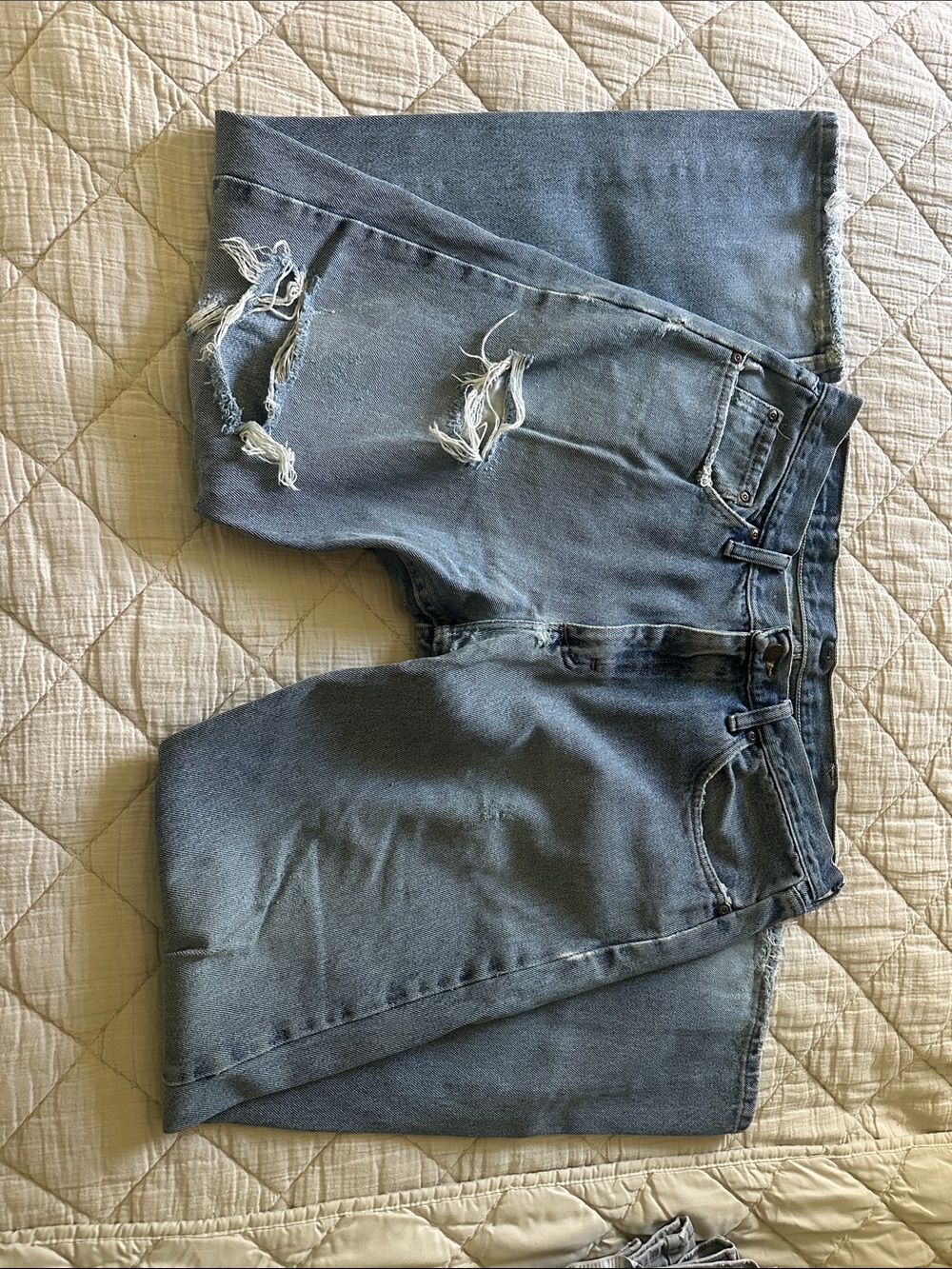 Wrangler Distressed Light Blue Men’s Relaxed Jeans